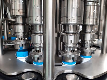 Zalkin capper for dairy tethered caps